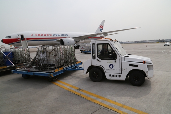 東航調3架飛機運滅火劑至廈 救援古雷爆炸現(xiàn)場