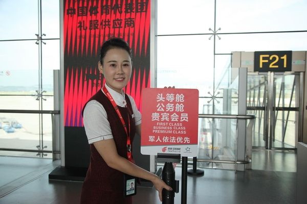 王怡：用心、用情、用愛工作的國航重慶地服人